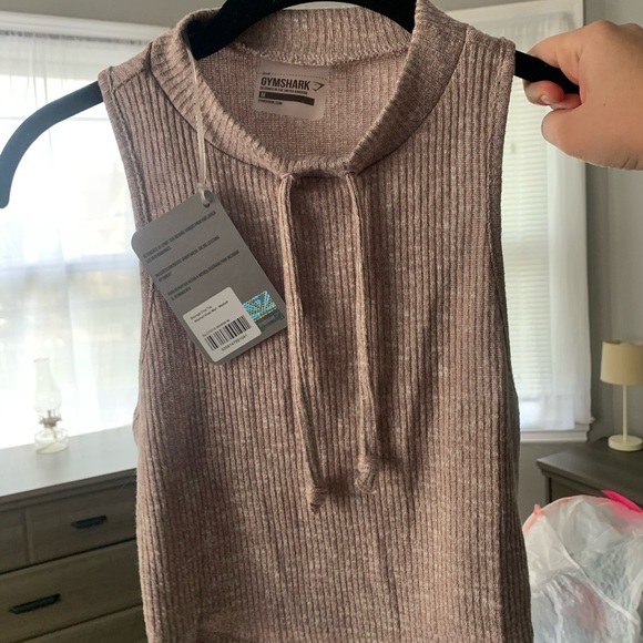 Gymshark Tops - GYMSHARK WOMENS
SLOUNGE CROP TOP